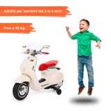 Vespa 946 bianca con bambino#colore_bianco